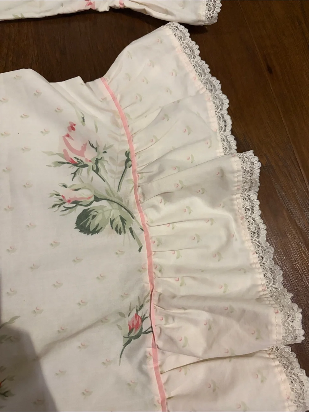 Springmaid Floral Ruffle Pillow Cases in Soft Pink and Cream, Standard Siz